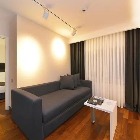 Nish & 3* Istanbul