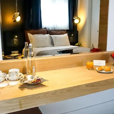 Maroon Tomtom 3* Istanbul