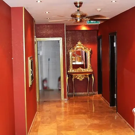 Santa Pera Otel 2*