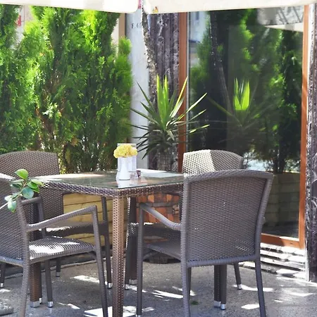 Santa Pera Otel 2*
