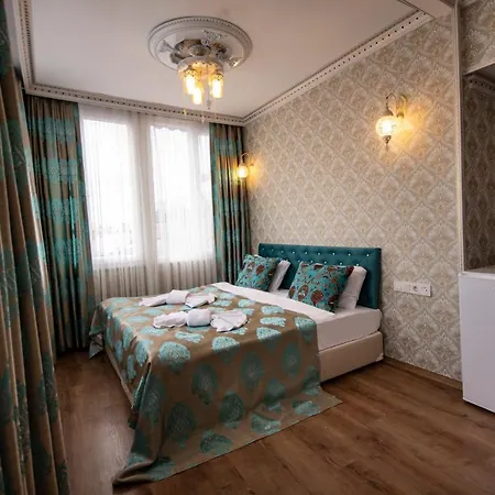 Paris Garden Bed & Breakfast