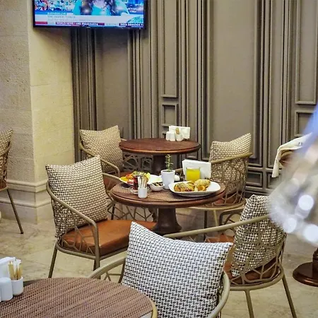 Hotel Maroon Tomtom 3*