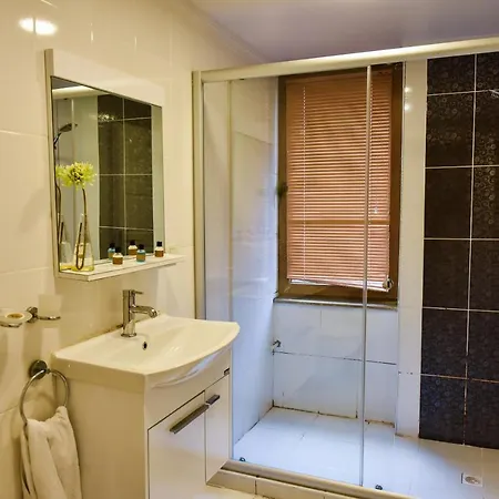 Corner Living Space Oda ve Kahvaltı
