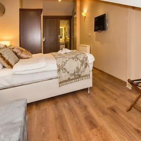 Hotel Four Doors 3*