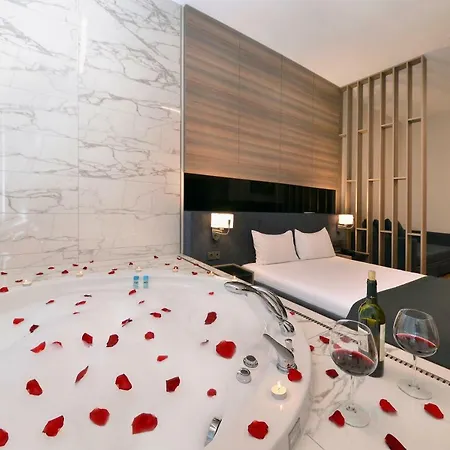 Hotel Nish & 3*