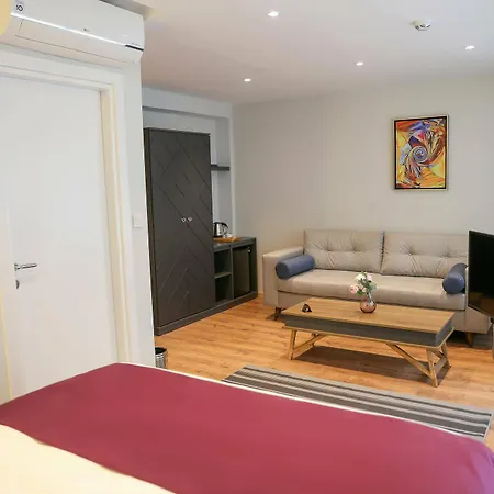 The Roomy Sisli 2* Istanboel
