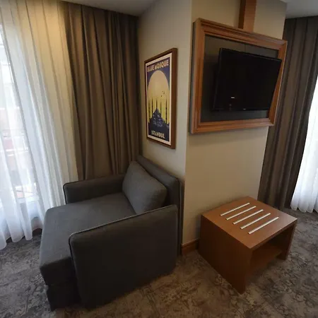 Four Seven Hotel 4*