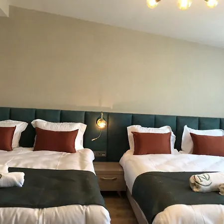 Hotel Nika & Cafe