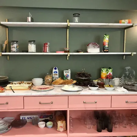Nika & Cafe Hotel