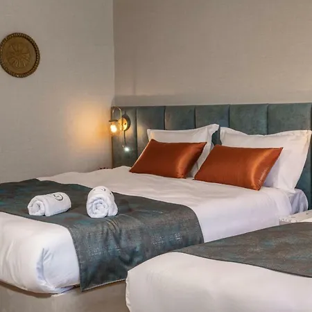 Hotel Nika & Cafe