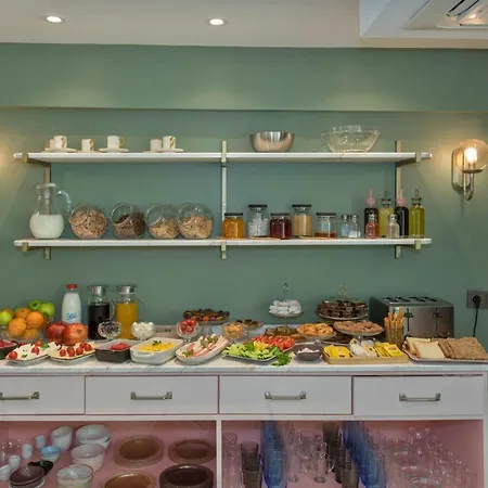 Nika & Cafe Hotel 2*