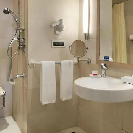 Hotel Ramada Plaza City Center Osmanbey 5*