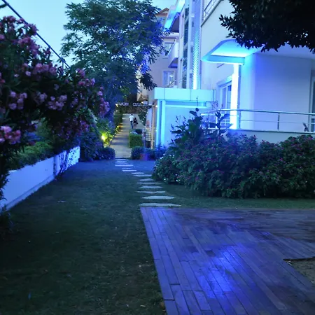 Hotel Island 2*