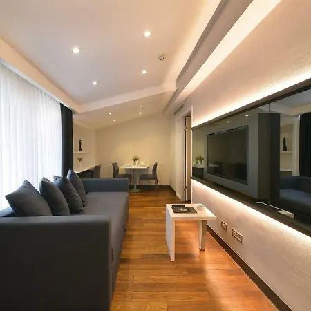 Hotel Nish & 3*