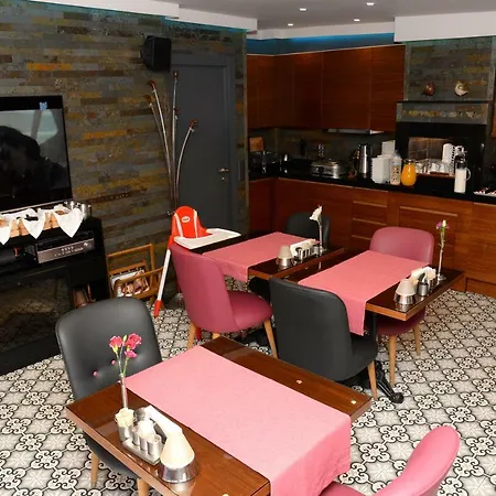 Pera Luna Hotel