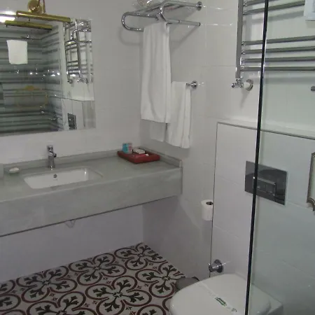 Garden House Suites Hotel