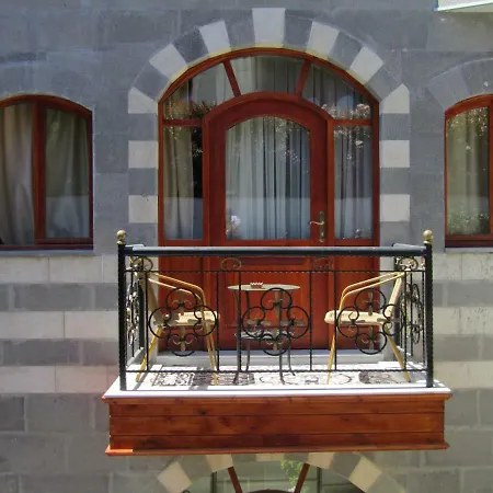 Hotel Garden House Suites *
