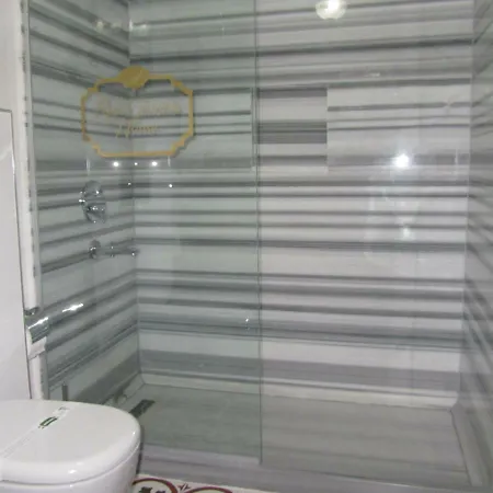 Garden House Suites *