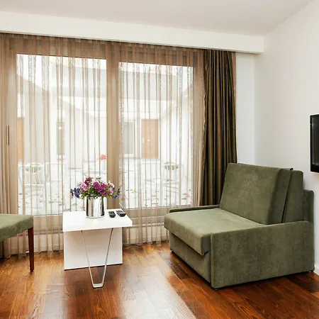Nish & 3* Istanbul
