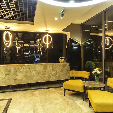 Hotel The 3*