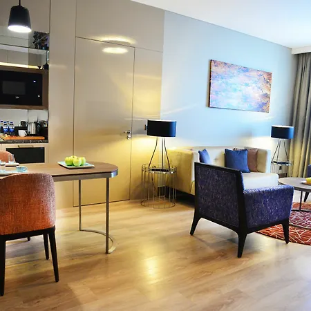 Otel Hawthorn By Wyndham Airport 5*