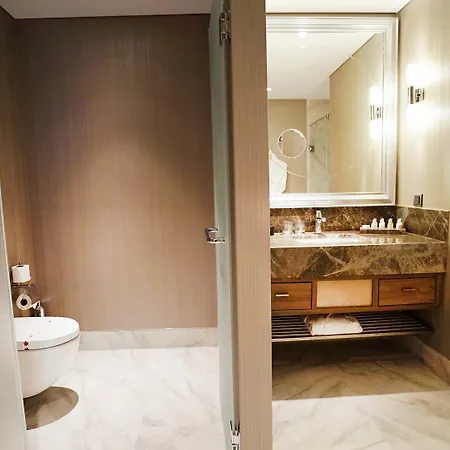 Hawthorn By Wyndham Airport Otel