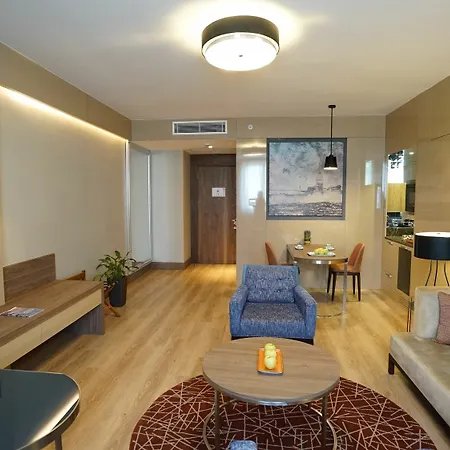Hawthorn By Wyndham Airport Otel 5*