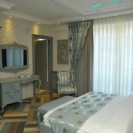 Hotell Ayna 4*