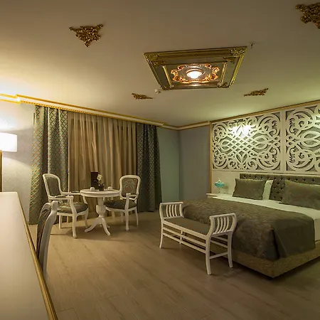 Empire Hotel 3*