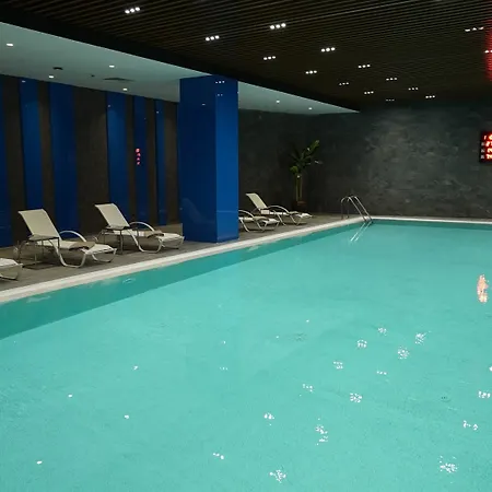 Отель Tryp By Wyndham Basin Ekspres 5*