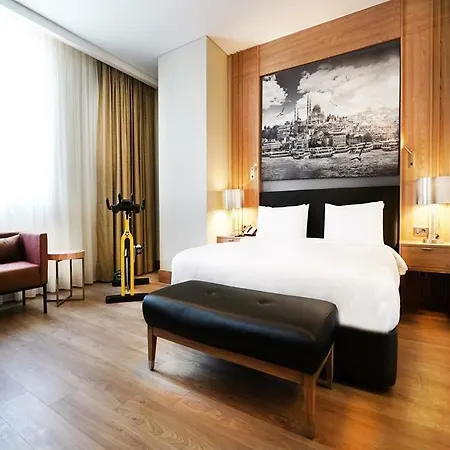 Отель Tryp By Wyndham Basin Ekspres