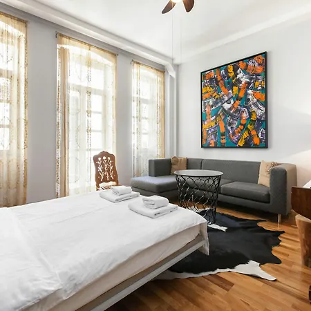 Chiconomy Apartment