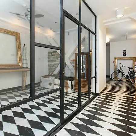 Apartment Chiconomy