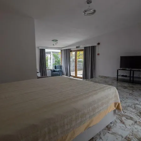 Liebeshotel Palm *
