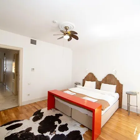 Apartment Chiconomy