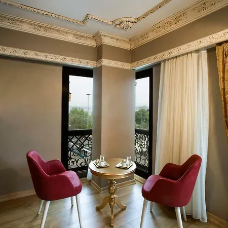 Empire Hotel 3*