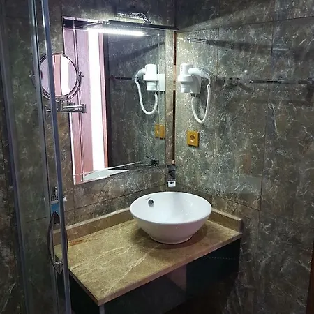 Perapolis Hotel