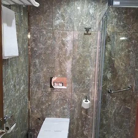 Hotel Perapolis 3*