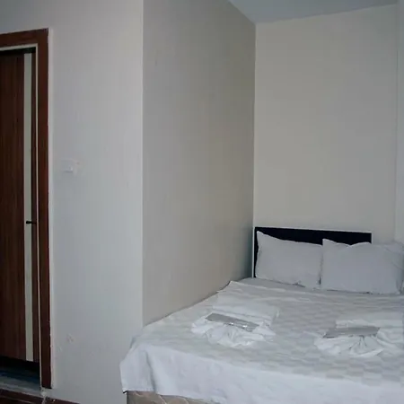 Golden Sky Bed & Breakfast 2*