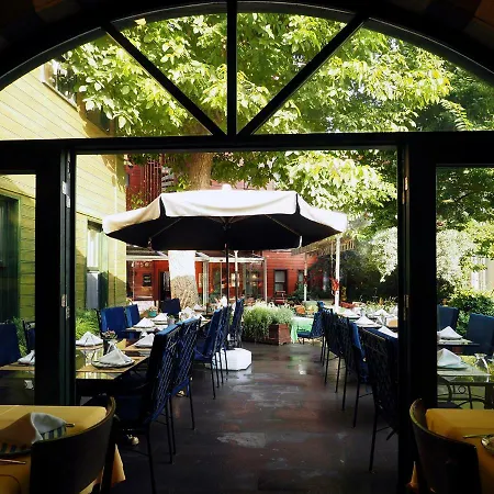 Garden House Suites Отель *