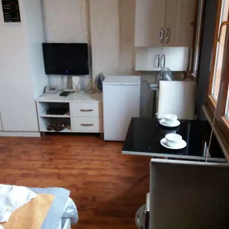 Full House Boutique Aparthotel 3*