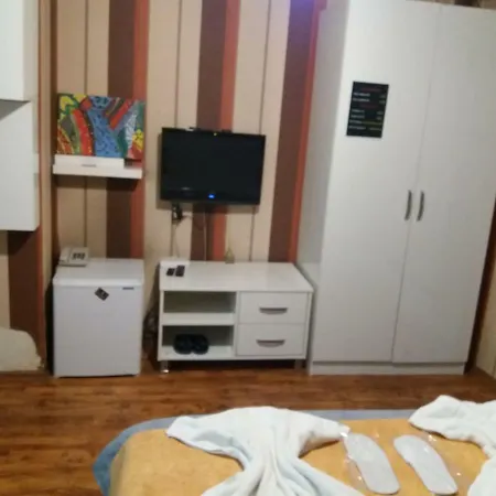 Full House Boutique Aparthotel 3*