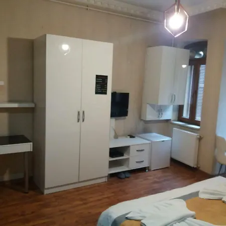 Full House Boutique Aparthotel 3*