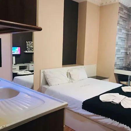 Full House Boutique Aparthotel