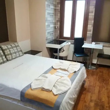 Full House Boutique Aparthotel 3*