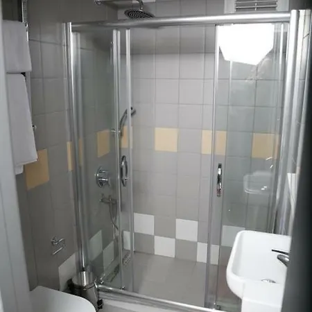 94 Aparthotel *