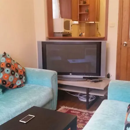 Red House Apartment *