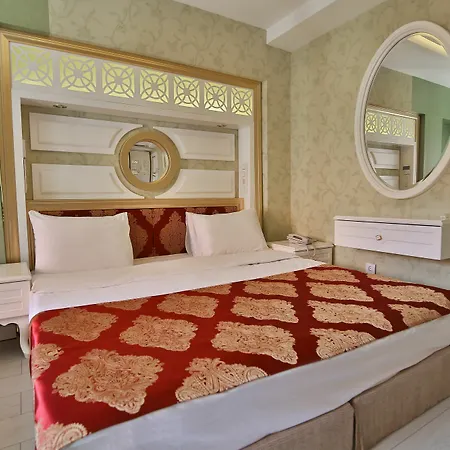Hotel Queens Land *