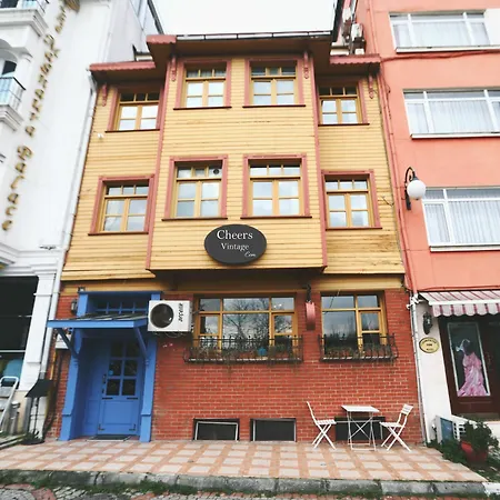 Cheers Vintage Hostel *