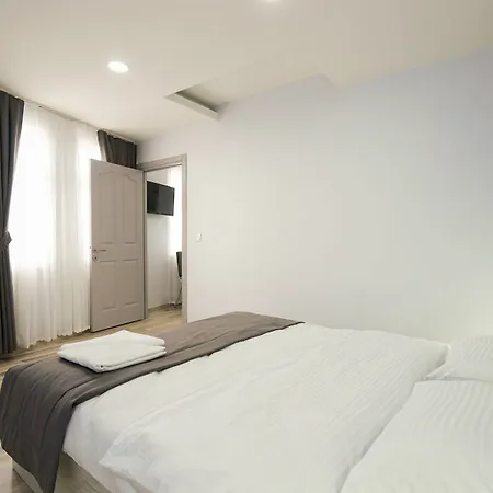 Element Aparthotel 2*
